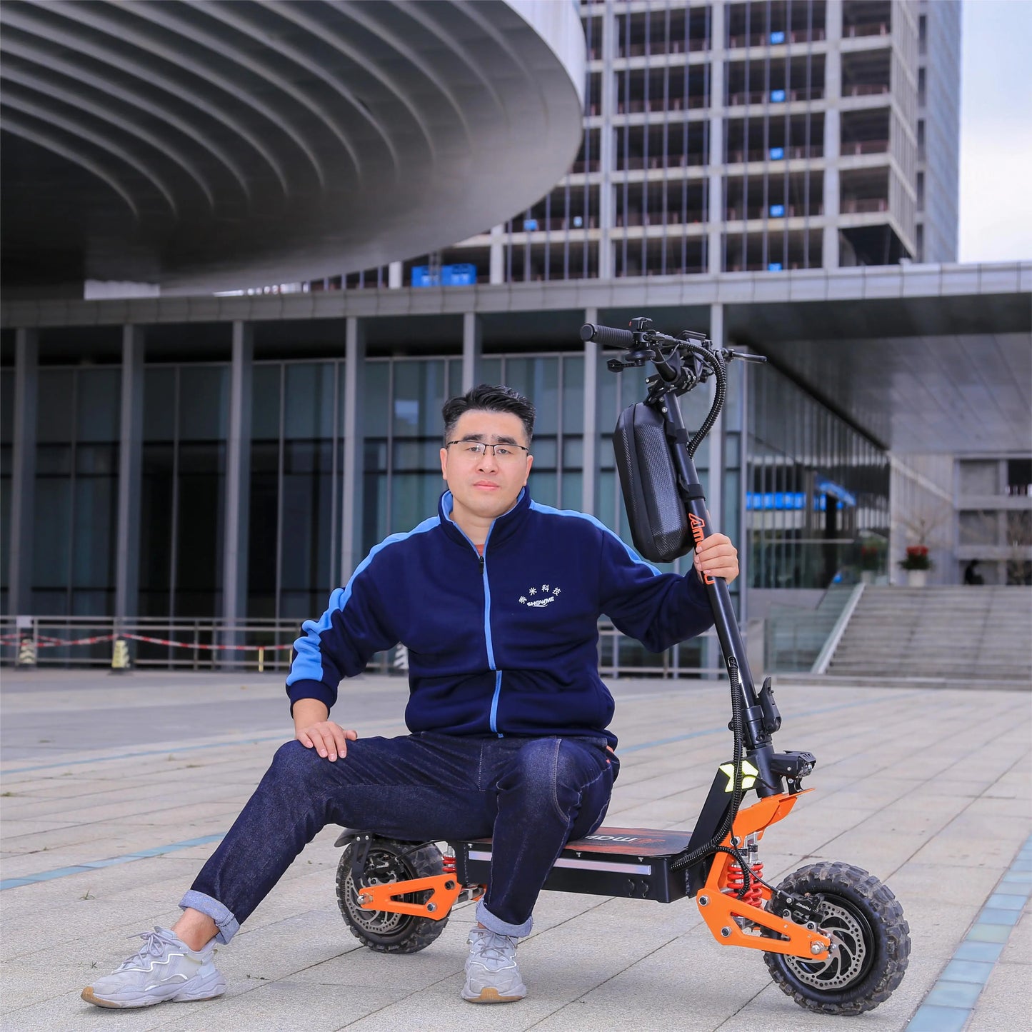 X5 6000W Dual Motor Eelectric Scooter in China Stock 60v 40ah Large Battery Remote Scooter with Seat 11-inch Tires