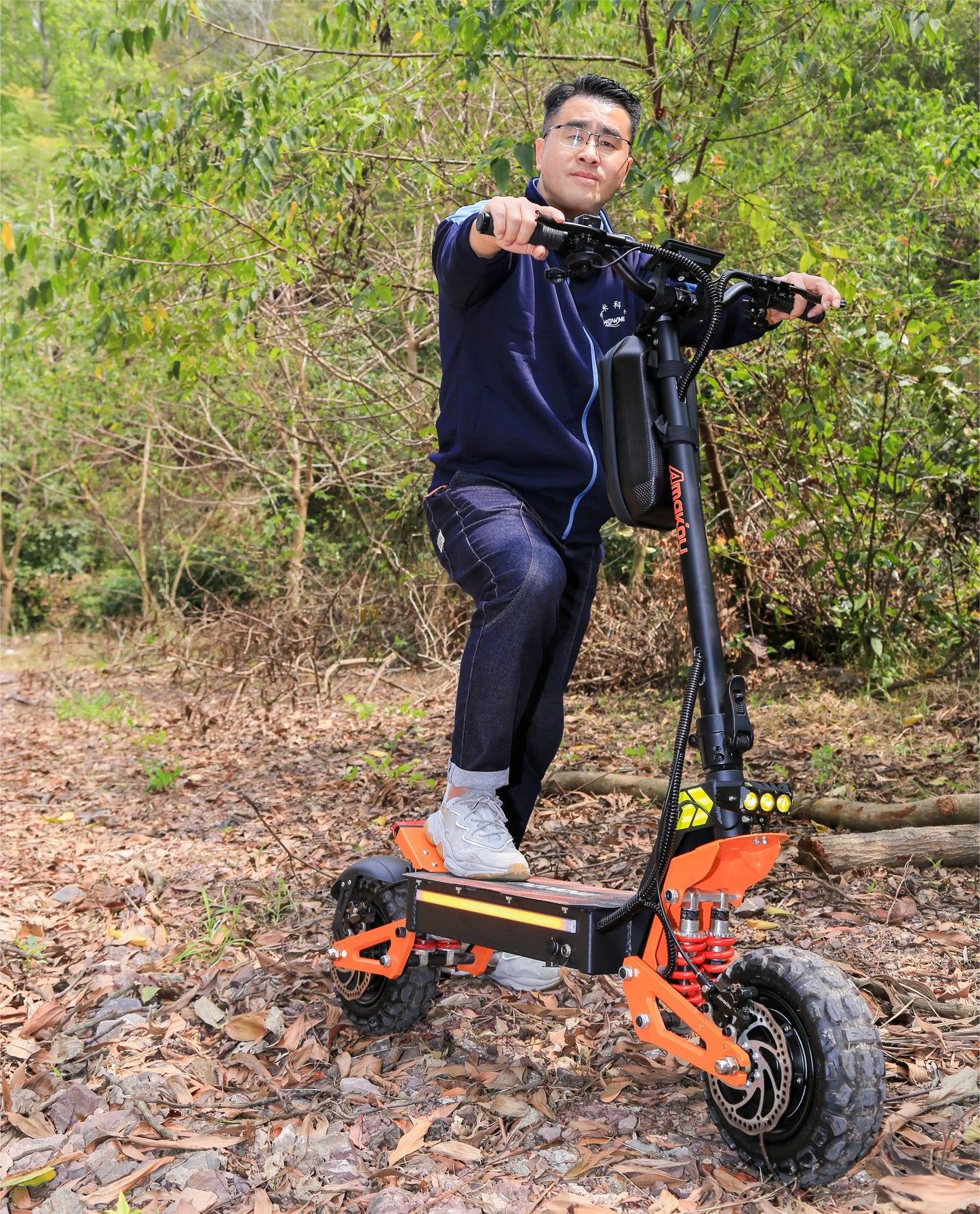 X5 6000W Dual Motor Eelectric Scooter in China Stock 60v 40ah Large Battery Remote Scooter with Seat 11-inch Tires