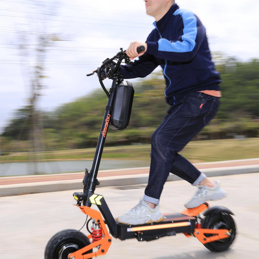 X5 6000W Dual Motor Eelectric Scooter in China Stock 60v 40ah Large Battery Remote Scooter with Seat 11-inch Tires