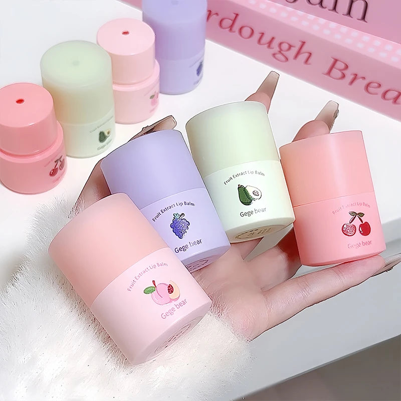Gege Bear Fruit Extract Lip Balm Moisturizing and Anti-Cracking Lip Gloss in Autumn and Winter